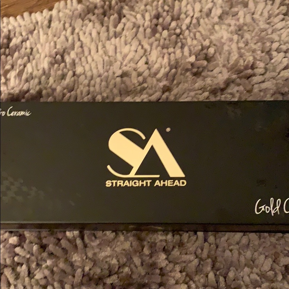 A Bionic Pro Ceramic Straight Ahead Flat Iron